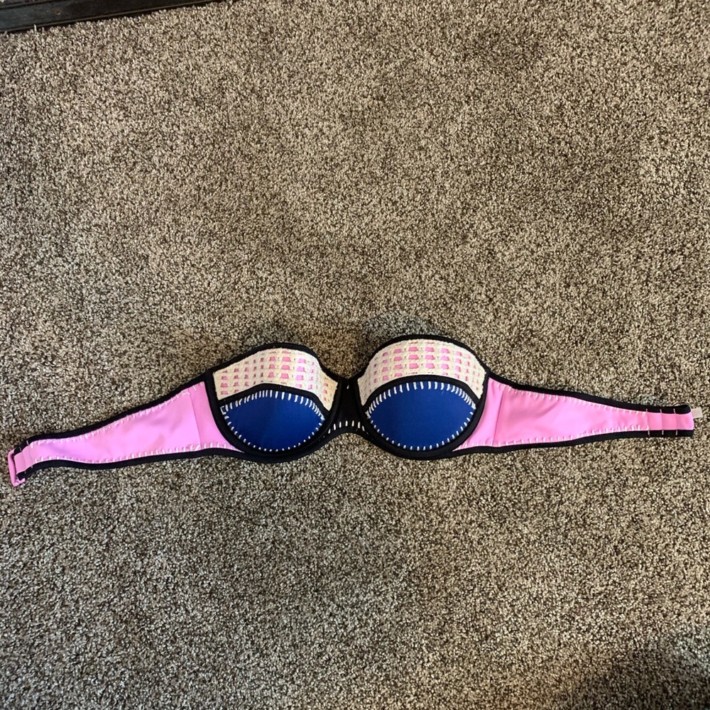 Victoria secret bikini top.